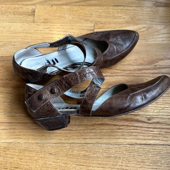 Fidji sz EU 39.5 or US brown leather pointed toe sandals Velcro strap good cond - Picture 8 of 9